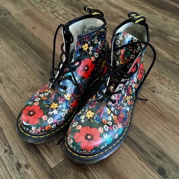 Dr. Martens Shoes - 🌺🌼Floral Dr. Martens boots🌺🌻🌸